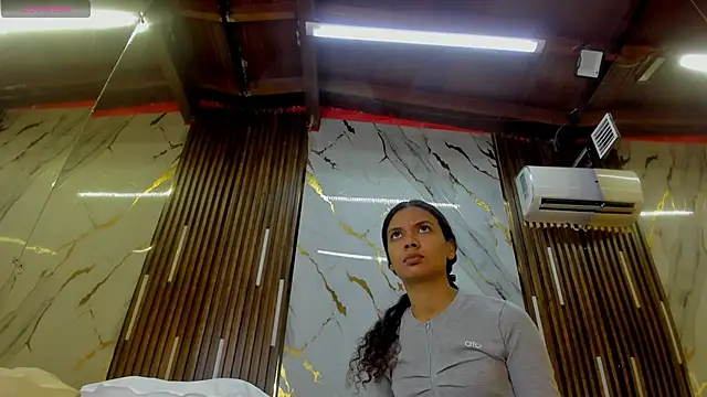 VictoriaDuart online show from 11-30-25, 05:50