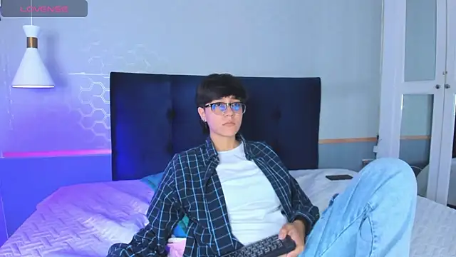 Tsuki Maru online show from 09-22-25, 08:00