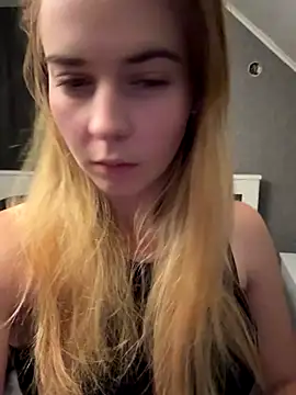 ellieen online show from 10-18-25, 09:37