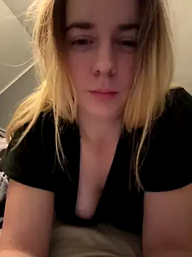 ellieen online show from 10-20-25, 09:59