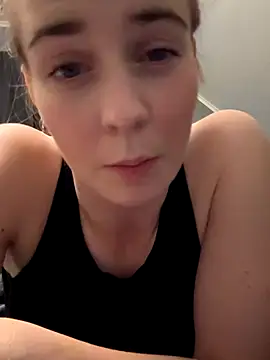 ellieen online show from 10-26-25, 09:42