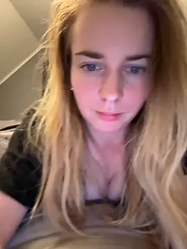 ellieen online show from 10-30-25, 10:32