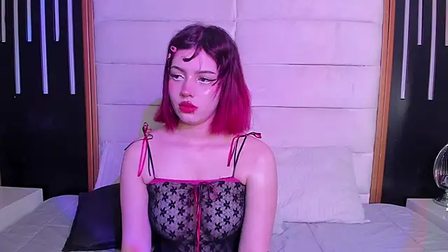 Snapshot of RebecaSnow chatting on 11-11-25, 10:10 RebecaSnow online show from 11-11-25, 10:10