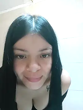 Snapshot of LunaJacobs chatting on 11-05-25, 03:45 LunaJacobs online show from 11-05-25, 03:45