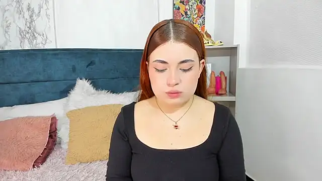 Snapshot of Vicluxxx chatting on 05-21-26, 01:51 Vicluxxx online show from 05-21-26, 01:51