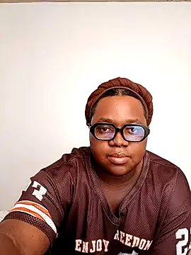 Gyminae online show from 11-16-25, 01:06