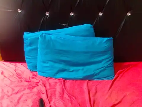 BeverlyQueen14 online show from 10-04-25, 06:11