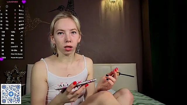 Snapshot of JuliannaWenger chatting on 02-01-26, 03:43 JuliannaWenger online show from 02-01-26, 03:43