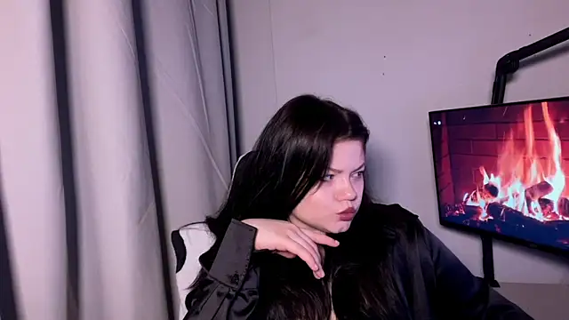 Snapshot of GoddessDarina chatting on 10-30-25, 03:57 GoddessDarina online show from 10-30-25, 03:57