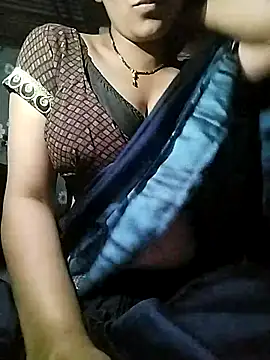 Snapshot of Hottestgirll chatting on 11-23-25, 09:03 Hottestgirll online show from 11-23-25, 09:03