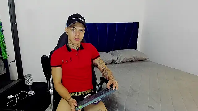 Snapshot of john_mystic chatting on 11-19-25, 04:23 john mystic online show from 11-19-25, 04:23