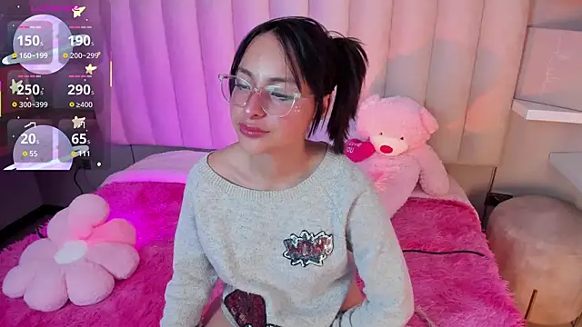 Annie  2 online show from 12-23-25, 03:04