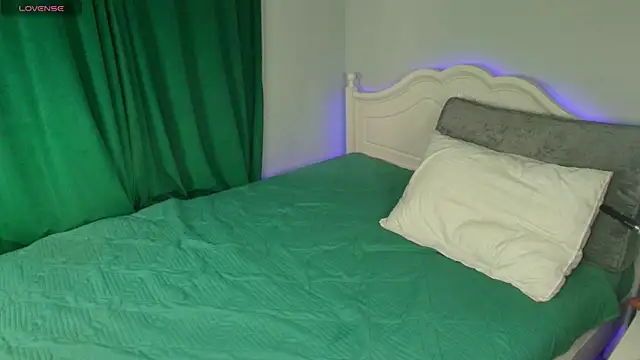 katerine Monroe online show from 10-19-25, 07:20