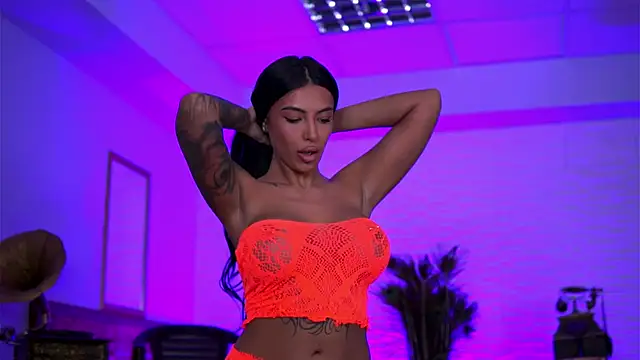 Snapshot of AishaaDevoe chatting on 01-08-26, 08:11 AishaaDevoe online show from 01-08-26, 08:11