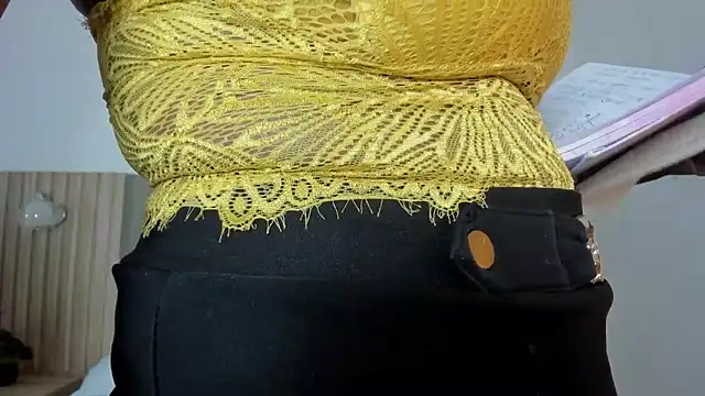 Snapshot of coral15_ chatting on 12-16-25, 02:27 coral15 online show from 12-16-25, 02:27