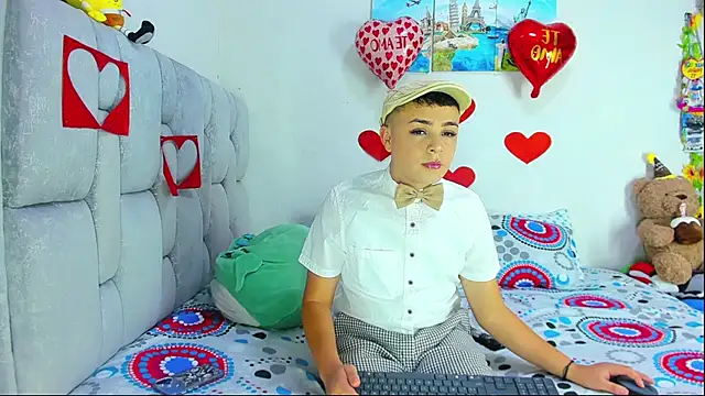 Snapshot of christopher_Hot chatting on 02-16-26, 07:21 christopher Hot online show from 02-16-26, 07:21