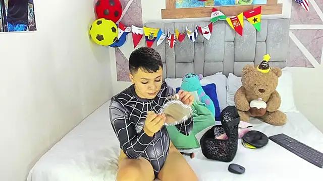 christopher Hot online show from 06-17-26, 06:42