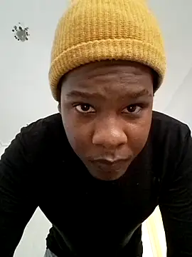 Snapshot of xtraboyy chatting on 10-28-25, 10:08 xtraboyy online show from 10-28-25, 10:08