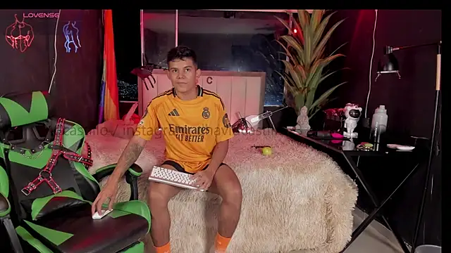 Jack castell online show from 05-25-26, 01:44