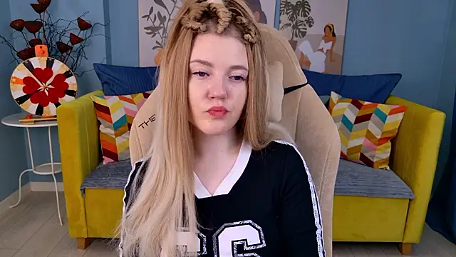 Snapshot of AlmaSound chatting on 02-15-26, 05:15 AlmaSound online show from 02-15-26, 05:15