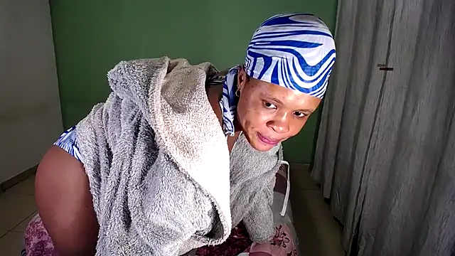 Snapshot of BendMeOverXX chatting on 12-14-25, 09:52 BendMeOverXX online show from 12-14-25, 09:52