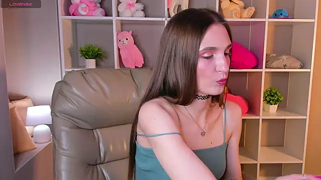 Snapshot of Alisha_Green chatting on 09-18-25, 08:38 Alisha Green online show from 09-18-25, 08:38