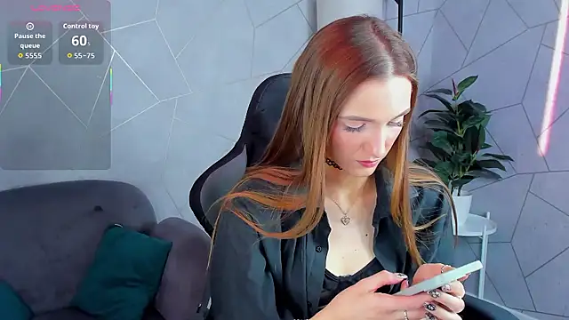 Snapshot of Alisha_Green chatting on 10-15-25, 09:31 Alisha Green online show from 10-15-25, 09:31