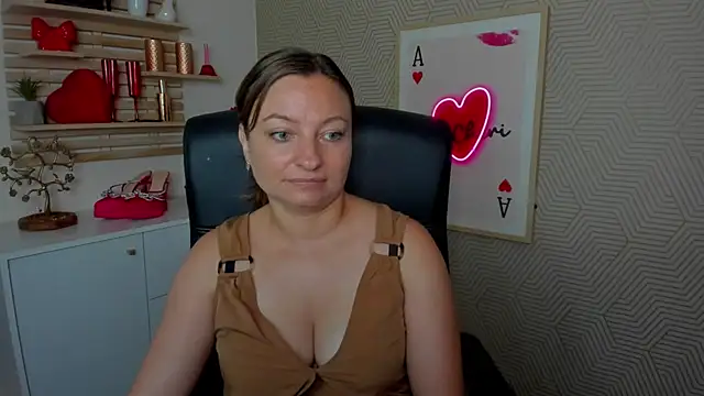 Snapshot of angelaSamt chatting on 06-25-26, 05:34 angelaSamt online show from 06-25-26, 05:34