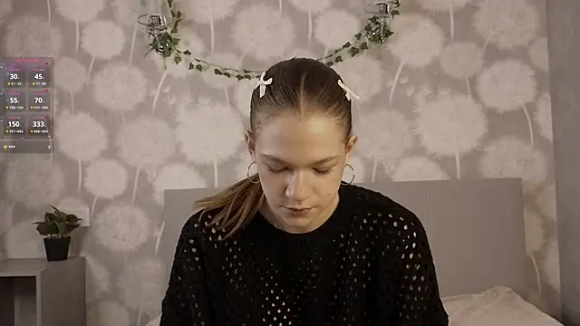 Snapshot of VelvetRisque chatting on 11-30-25, 07:01 VelvetRisque online show from 11-30-25, 07:01