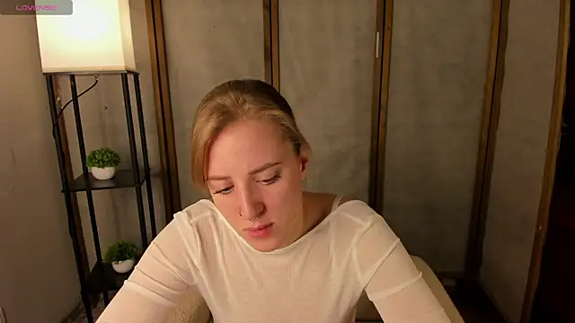 Alice Cire online show from 11-17-25, 02:56