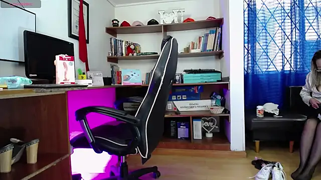 GretaVoss  online show from 10-27-25, 07:07