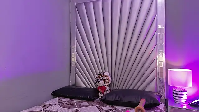 HatsaJones online show from 04-05-26, 04:20