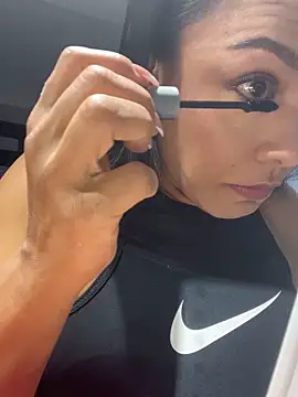 TiffanyyLam online show from 09-12-25, 11:10