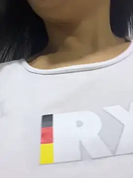 TiffanyyLam online show from 10-07-25, 11:18