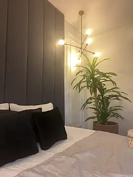 TiffanyyLam online show from 11-06-25, 11:22