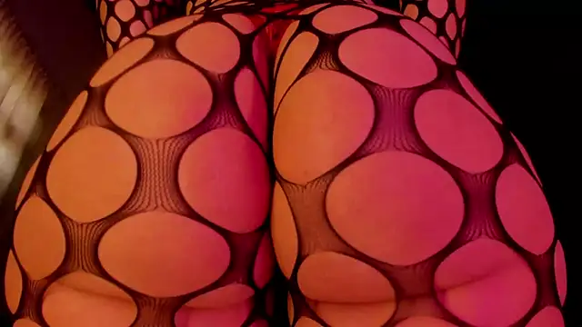 Snapshot of Gabby_Haze chatting on 12-15-25, 06:01 Gabby Haze online show from 12-15-25, 06:01