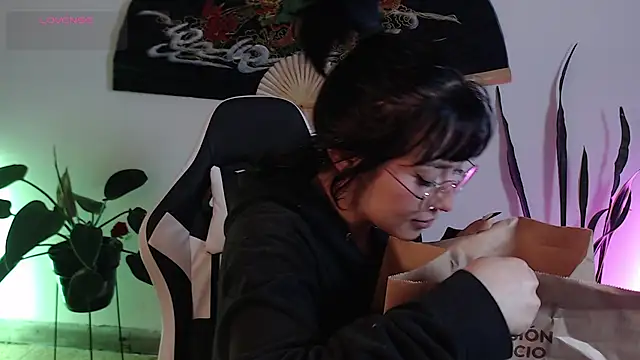 Snapshot of Ellyuwuw chatting on 01-08-26, 11:18 Ellyuwuw online show from 01-08-26, 11:18