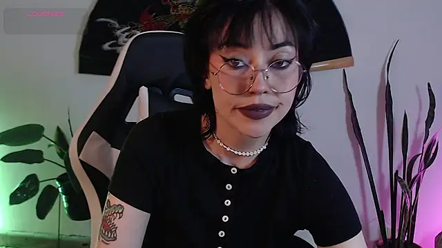 Snapshot of Ellyuwuw chatting on 01-10-26, 11:31 Ellyuwuw online show from 01-10-26, 11:31