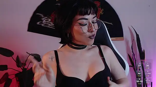 Snapshot of Ellyuwuw chatting on 02-13-26, 12:28 Ellyuwuw online show from 02-13-26, 12:28