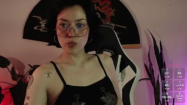 Snapshot of Ellyuwuw chatting on 02-25-26, 12:42 Ellyuwuw online show from 02-25-26, 12:42