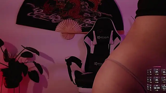 Snapshot of Ellyuwuw chatting on 02-27-26, 01:27 Ellyuwuw online show from 02-27-26, 01:27