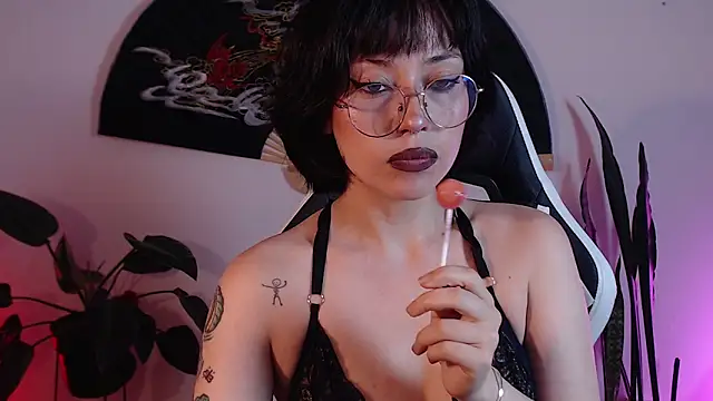 Snapshot of Ellyuwuw chatting on 03-03-26, 12:17 Ellyuwuw online show from 03-03-26, 12:17