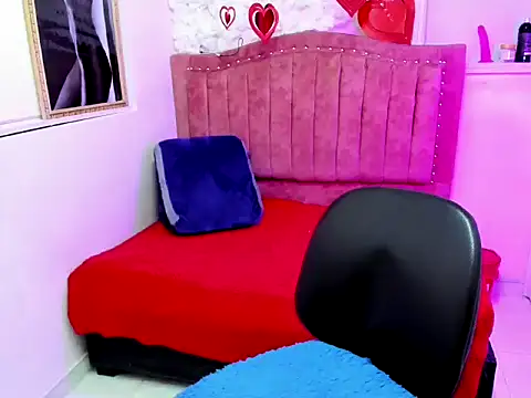 Snapshot of Britney_thx chatting on 09-19-25, 10:32 Britney thx online show from 09-19-25, 10:32