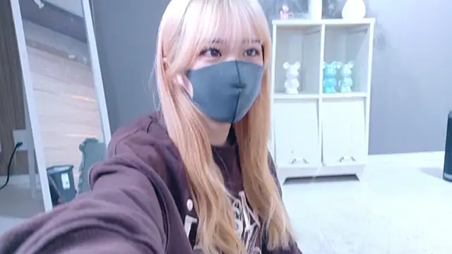 Snapshot of Una_chan_ chatting on 10-23-25, 12:32 Una chan online show from 10-23-25, 12:32