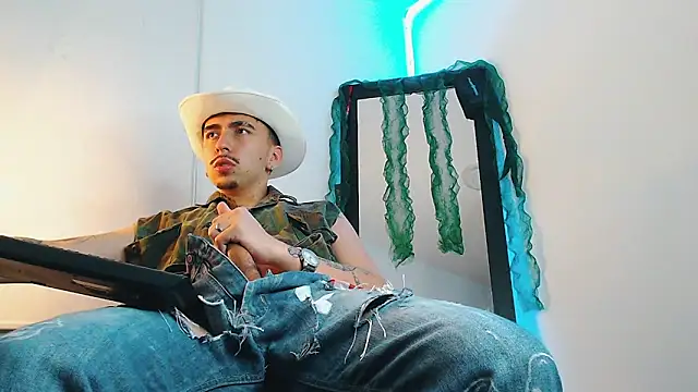 liamty luxor online show from 12-18-25, 04:29