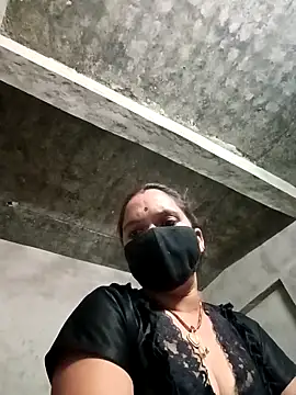 Snapshot of suhani_sharmj chatting on 12-14-25, 02:11 suhani sharmj online show from 12-14-25, 02:11