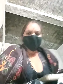 Snapshot of suhani_sharmj chatting on 12-18-25, 10:49 suhani sharmj online show from 12-18-25, 10:49