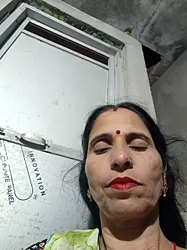 Snapshot of Hot_liya54 chatting on 10-05-25, 07:45 Hot liya54 online show from 10-05-25, 07:45