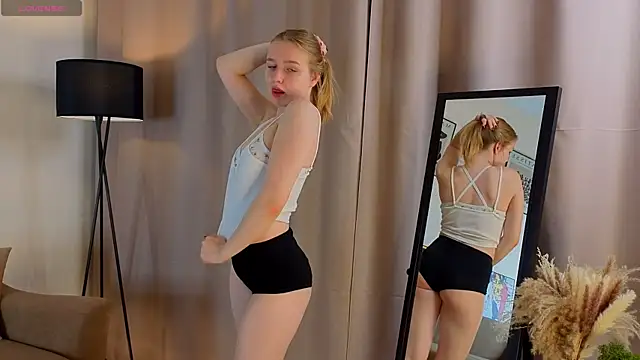 Snapshot of VinnieSerrano chatting on 11-15-25, 02:13 VinnieSerrano online show from 11-15-25, 02:13