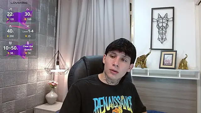 Snapshot of Iantwink18 chatting on 10-24-25, 08:05 Iantwink18 online show from 10-24-25, 08:05